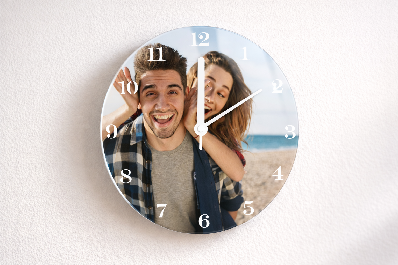 Personalizirani stakleni zidni sat s fotografijom – posebna uspomena